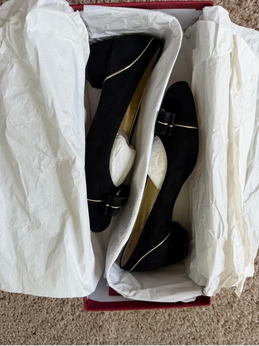 ✨Special Edition✨Salvatore Ferragamo Black Suede Vara Bow Pumps
